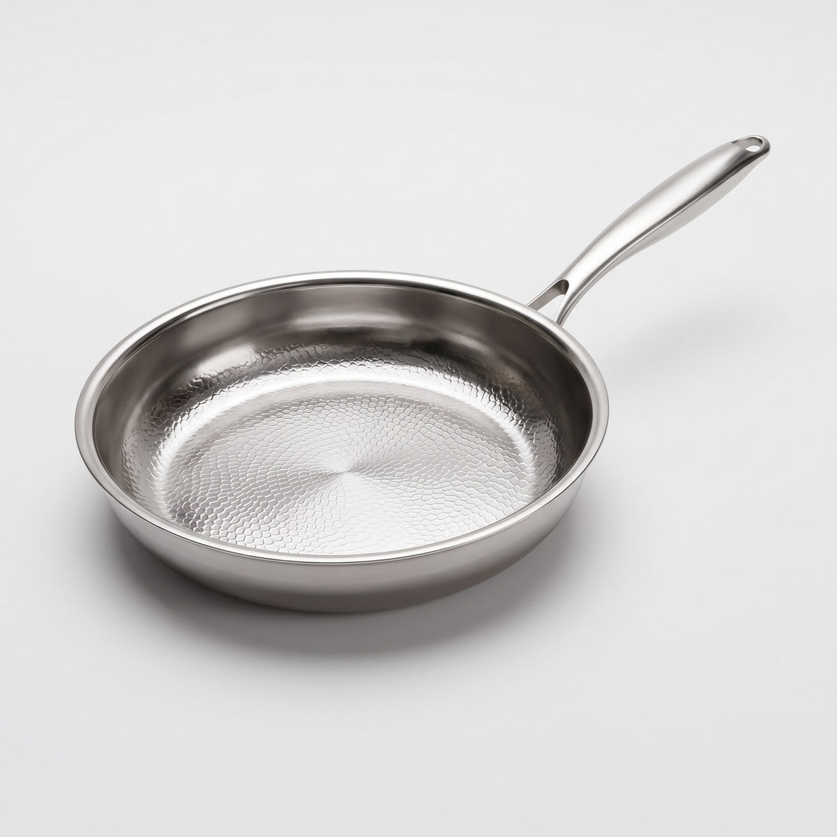 Hatori Kōmyō 光明 Series – Hammered Titanium Pan, on light grey