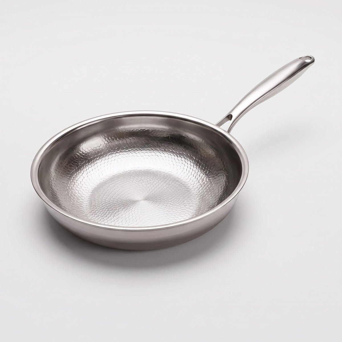 Hatori Kōmyō 光明 Series – Hammered Titanium Wok, on light grey
