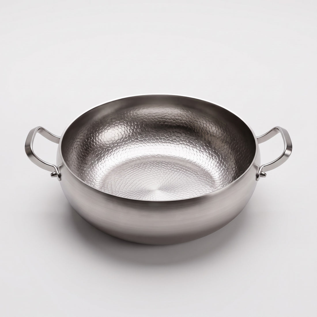 Hatori Kōmyō 光明 Series – Hammered Deep Titanium Pot, on light grey