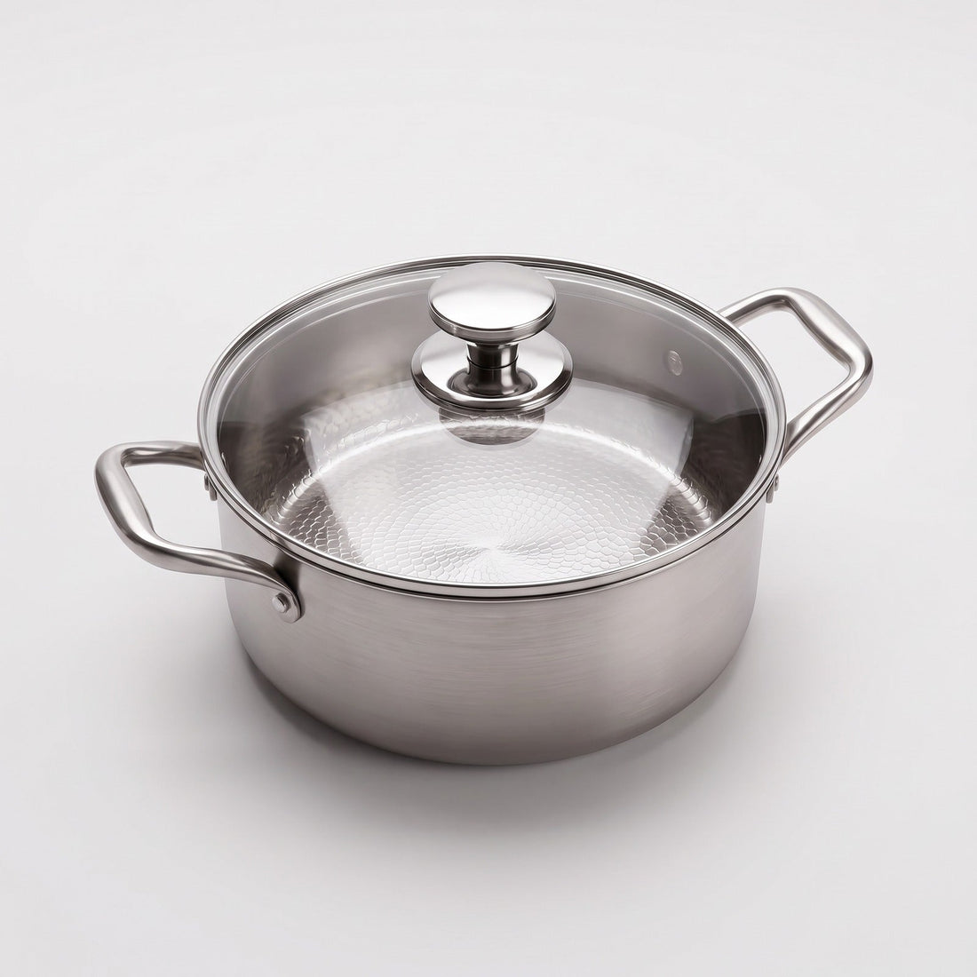Hatori Kōmyō 光明 Series – Titanium Cooking Pot with Lid, on light grey