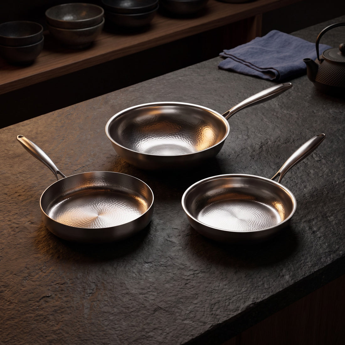 Hatori Kōmyō 光明 Series – Stir-Fry Set, 3 Pans with Lid, on the counter