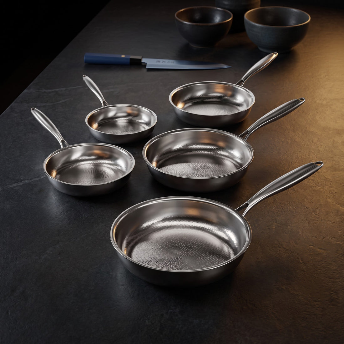 Hatori Kōmyō 光明 Series – 5-Pan Set with 2 Lids, on the counter