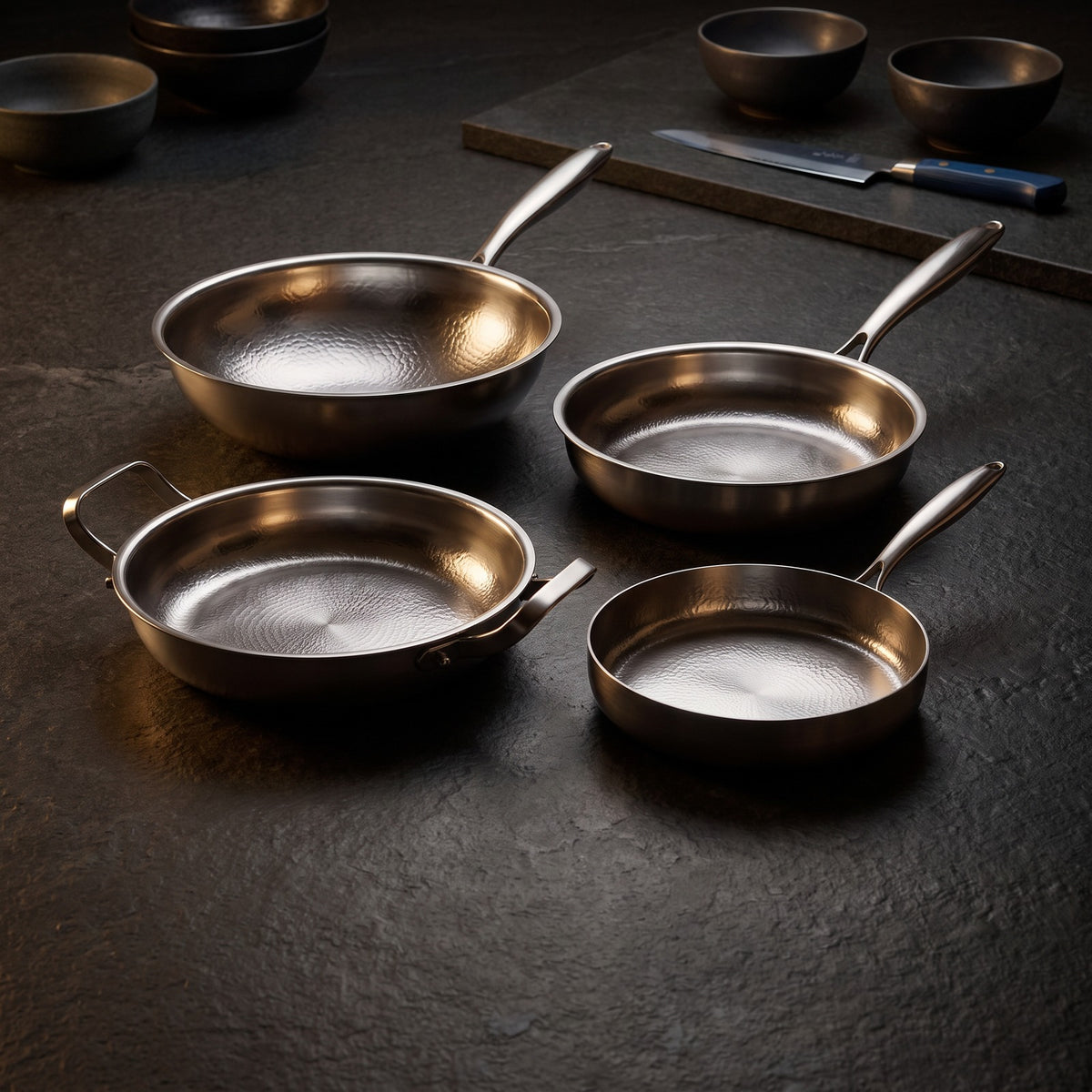 Hatori Kōmyō 光明 Series – Family Set, 4 Pans and Utensils, on the counter