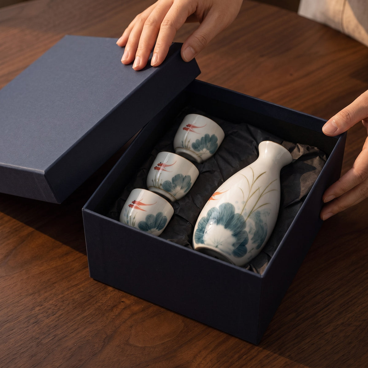 Hatori Kingyo 金魚 Series – Ceramic Sake Set, gift box