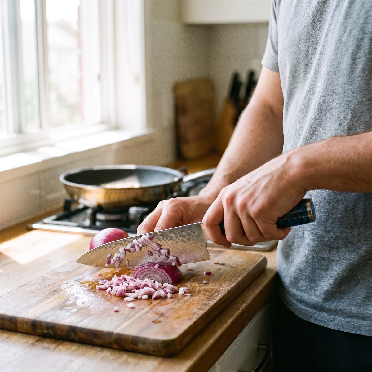 Hatori Seido 青道 Series – Hammered Chef's Knife 20 cm, in a home kitchen