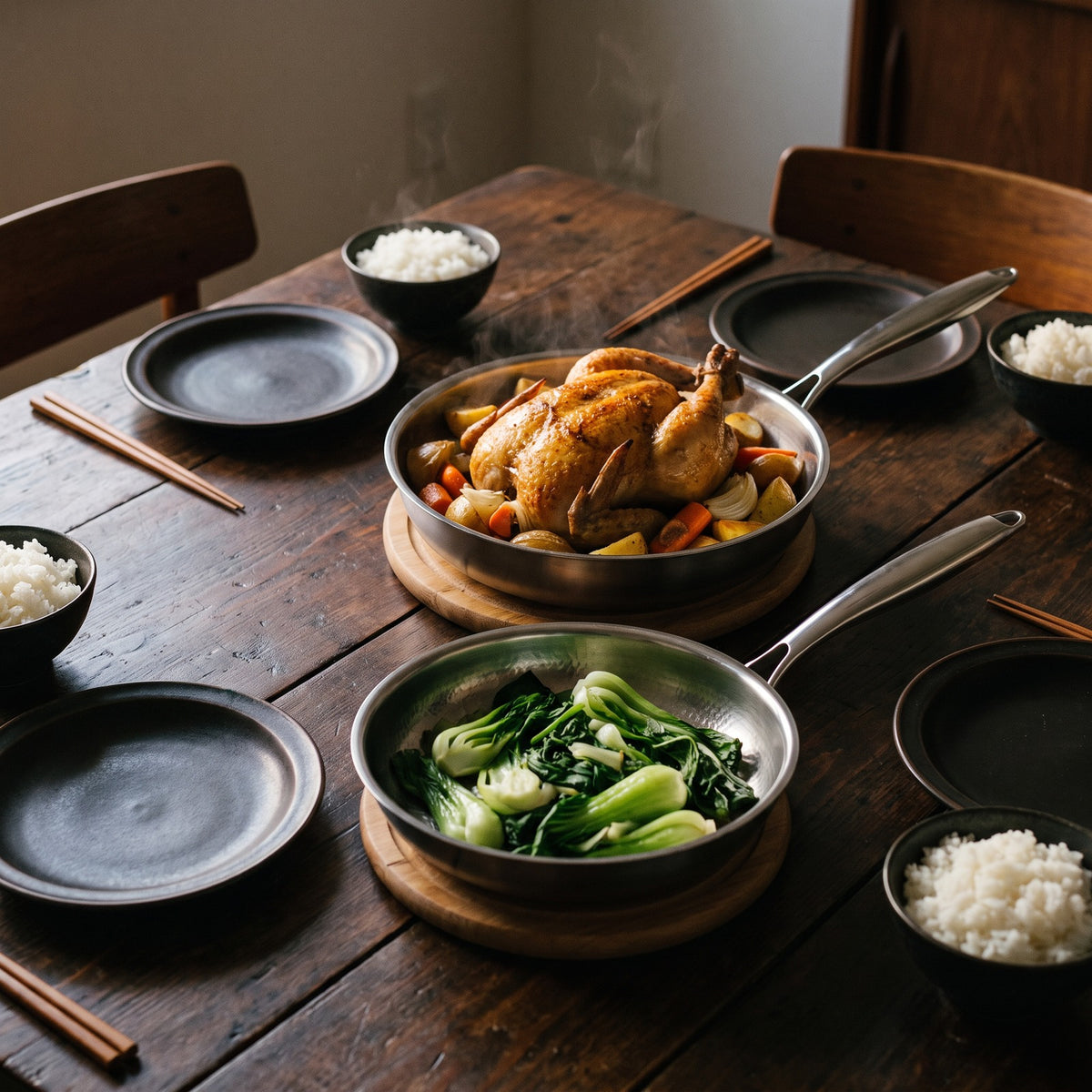 Hatori Kōmyō 光明 Series – 5-Pan Set with 2 Lids, at the table