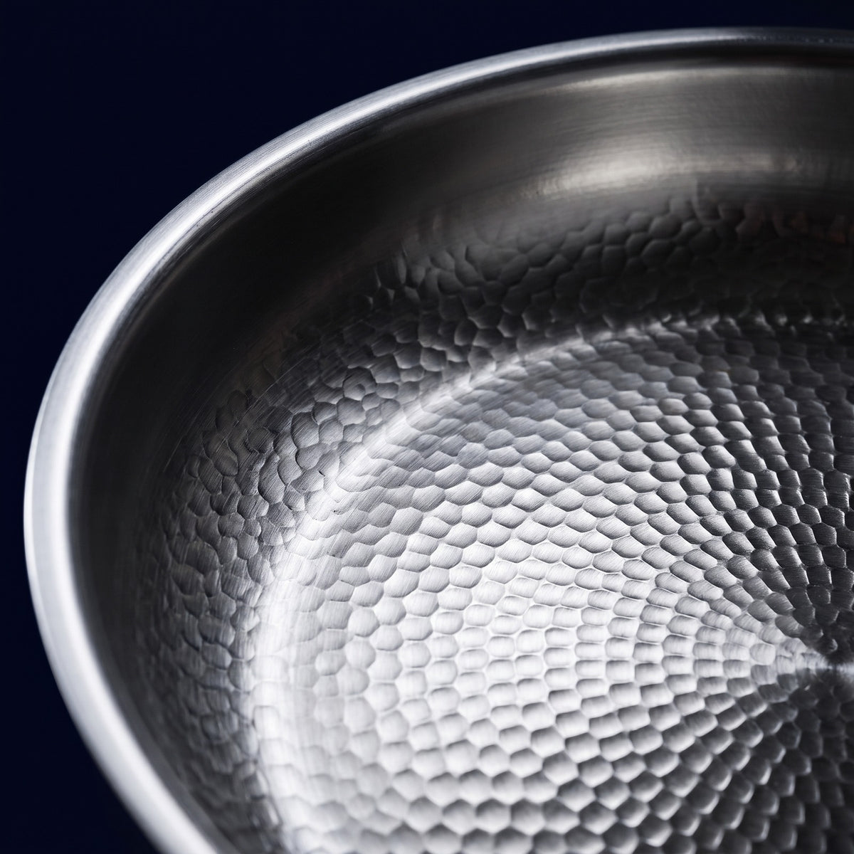 Hatori Kōmyō 光明 Series – Family Set, 4 Pans and Utensils, close-up