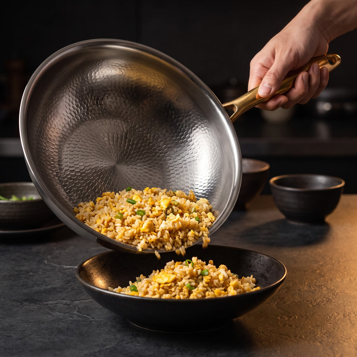 Hatori Kōmyō 光明 Kin 金 Edition – Hammered Titanium Wok, food release