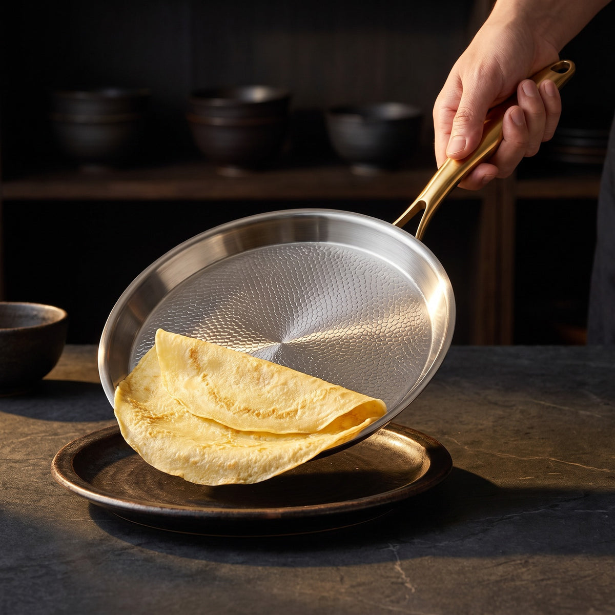 Hatori Kōmyō 光明 Kin 金 Edition – Hammered Titanium Crêpe Pan, food release