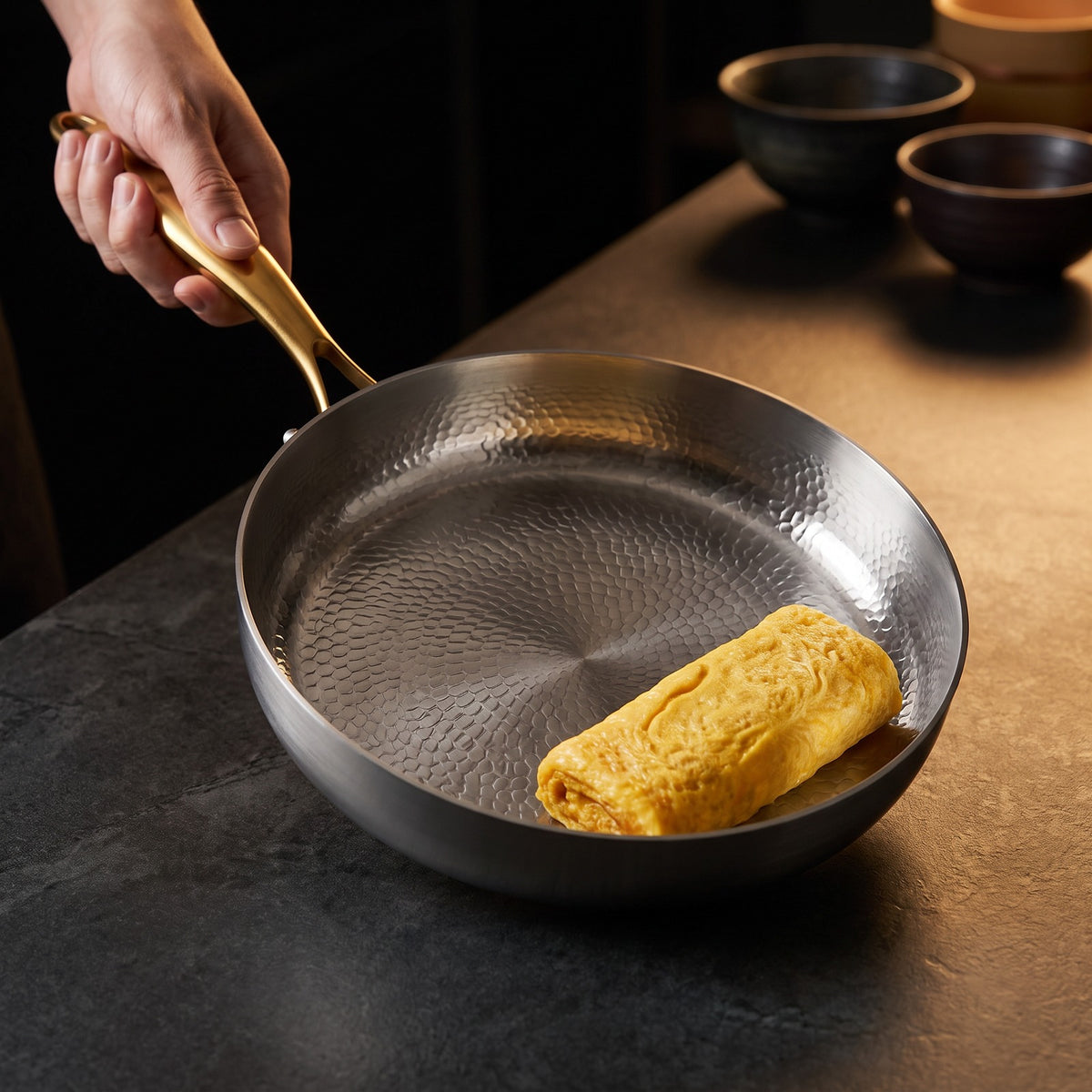 Hatori Kōmyō 光明 Kin 金 Edition – Hammered High-Wall Titanium Pan, food release