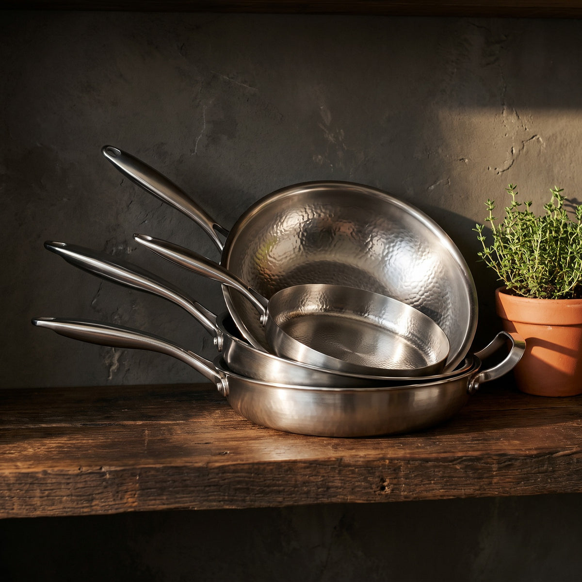 Hatori Kōmyō 光明 Series – Family Set, 4 Pans and Utensils, on the shelf