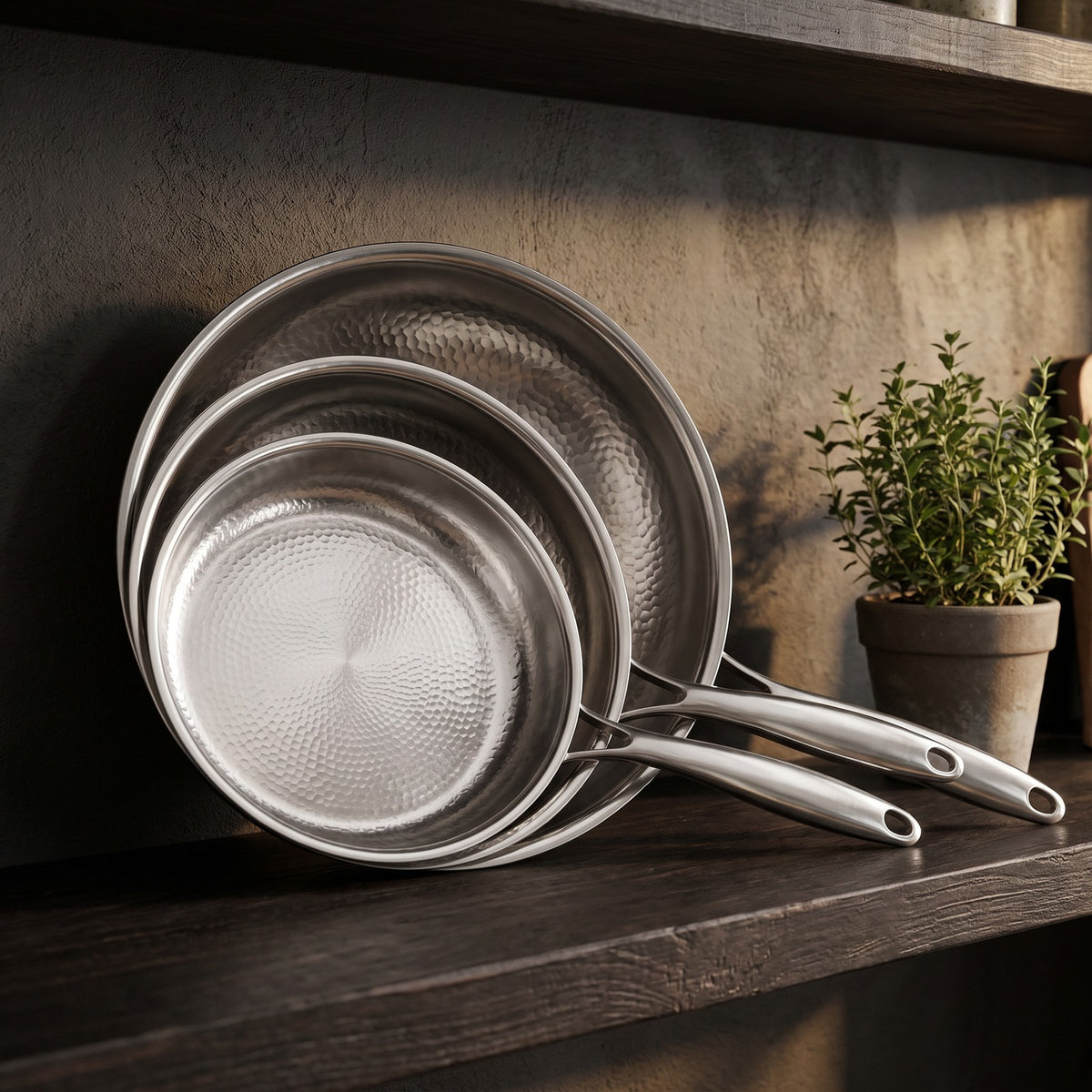Hatori Kōmyō 光明 Series – Stir-Fry Set, 3 Pans with Lid, on the shelf