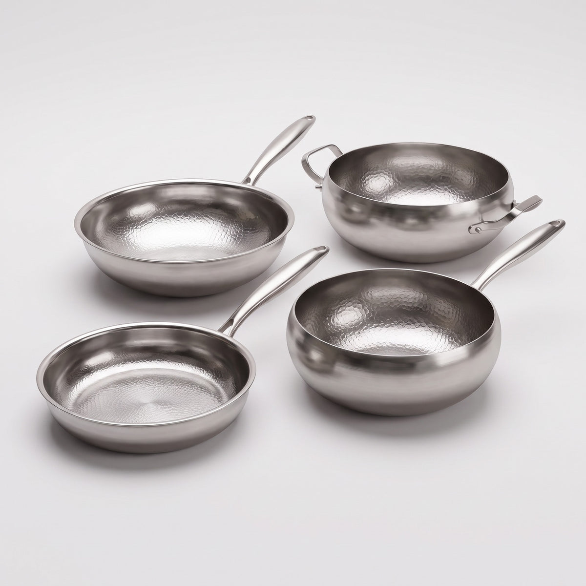Hatori Kōmyō 光明 Series – Essentials Kitchen Set, 4 Pieces with 2 Lids, on light grey