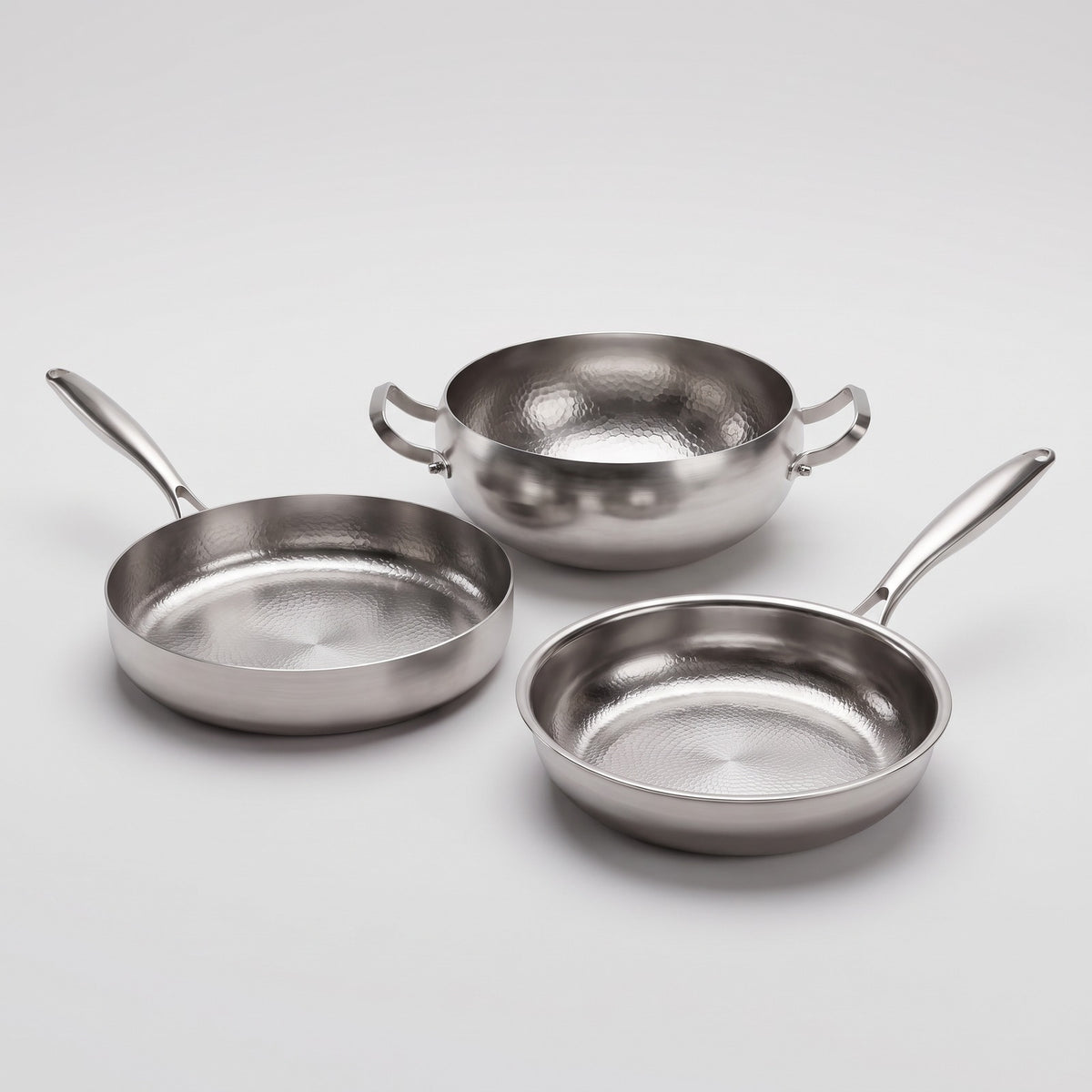Hatori Kōmyō 光明 Series – Premium Cooking Set, 3 Pieces with 2 Lids, on light grey