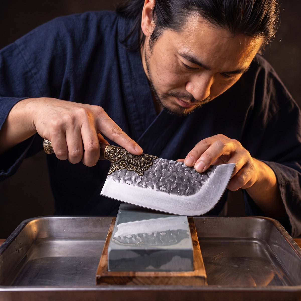 Hatori Ryūjin 龍神 Series – Dragon Cleaver 21.5 cm, on the whetstone