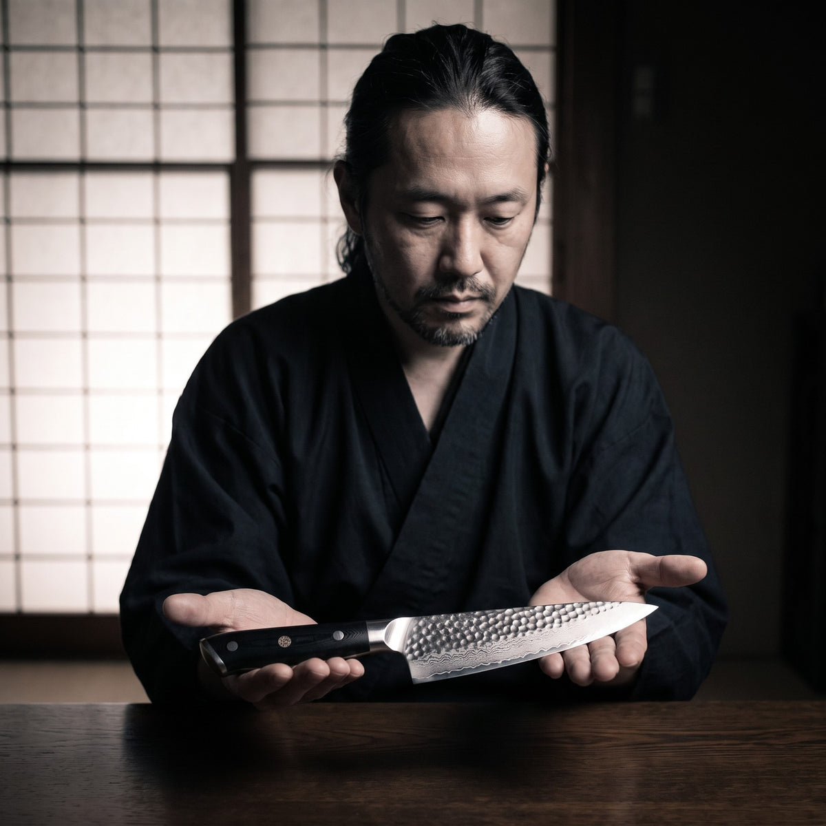 Hatori Kokuyō 黒曜 Series – Damascus Chef's Knife 15 cm, in hand