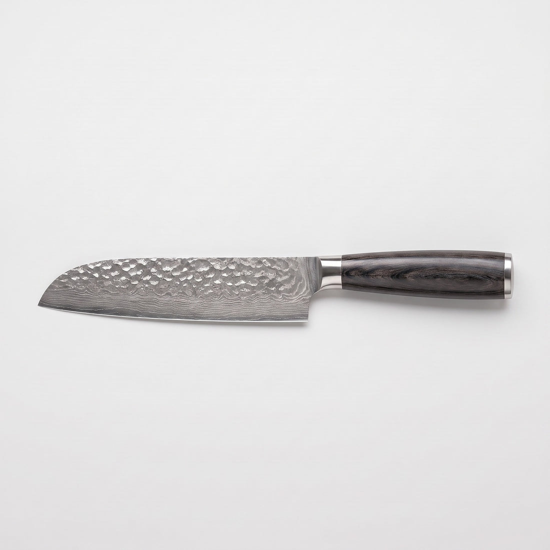 Hatori Mori 森 Series – Hammered Santoku 18 cm, on light grey