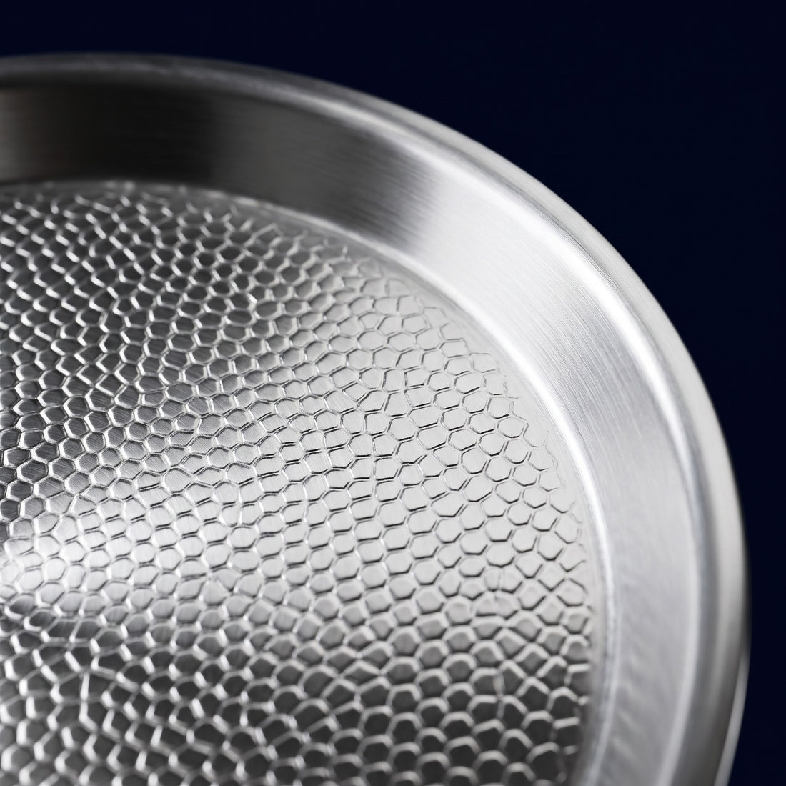Hatori Kōmyō 光明 Series – Hammered Titanium Crêpe Pan, close-up