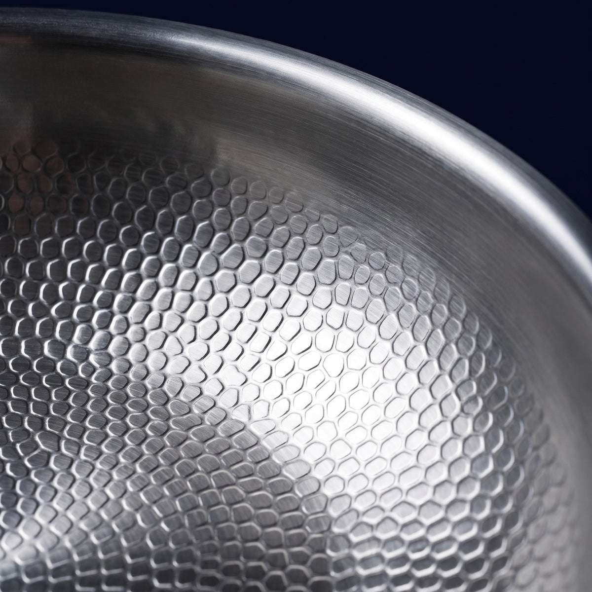 Hatori Kōmyō 光明 Series – Hammered Titanium Wok, close-up