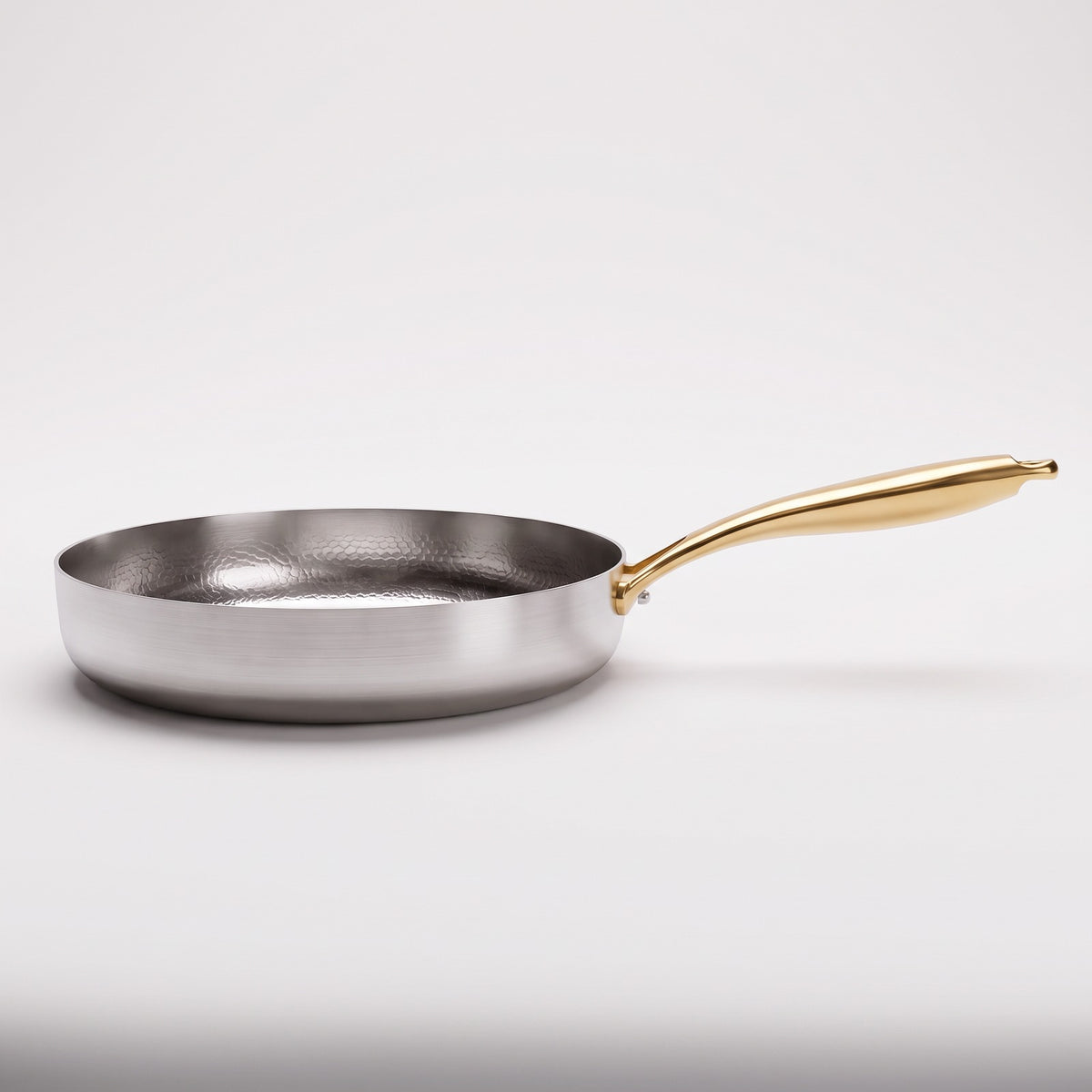 Hatori Kōmyō 光明 Kin 金 Edition – Hammered High-Wall Titanium Pan, side view