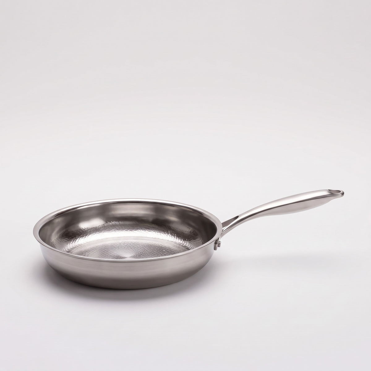 Hatori Kōmyō 光明 Series – Hammered High-Wall Titanium Pan, side view