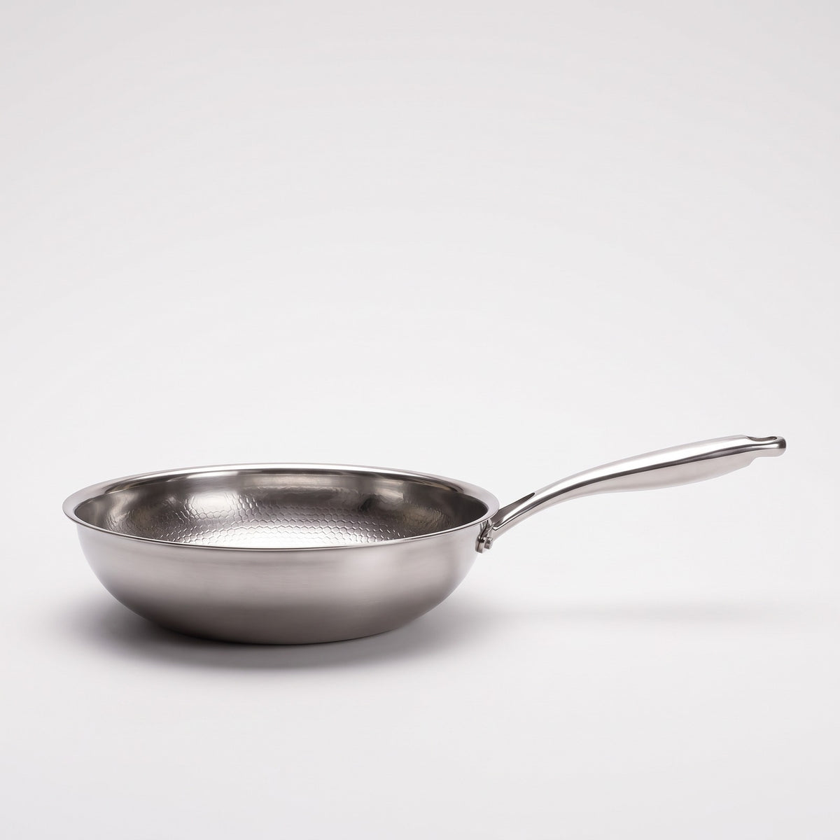 Hatori Kōmyō 光明 Series – Hammered Titanium Wok, side view