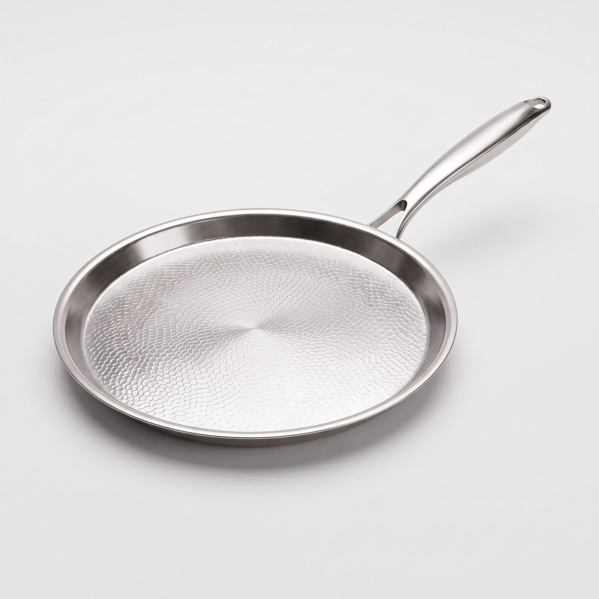Hatori Kōmyō 光明 Series – Hammered Titanium Crêpe Pan, on light grey