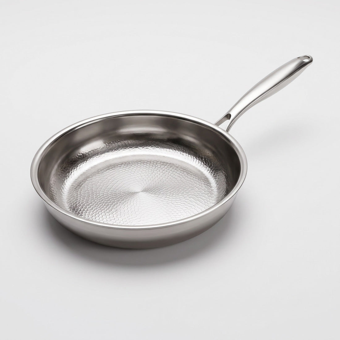 Hatori Kōmyō 光明 Series – Hammered Titanium Pan, on light grey