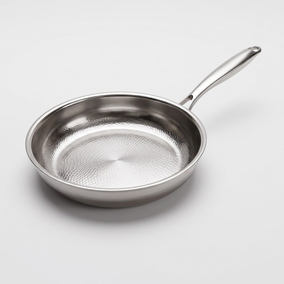 Hatori Kōmyō 光明 Series – Hammered Titanium Pan, on light grey