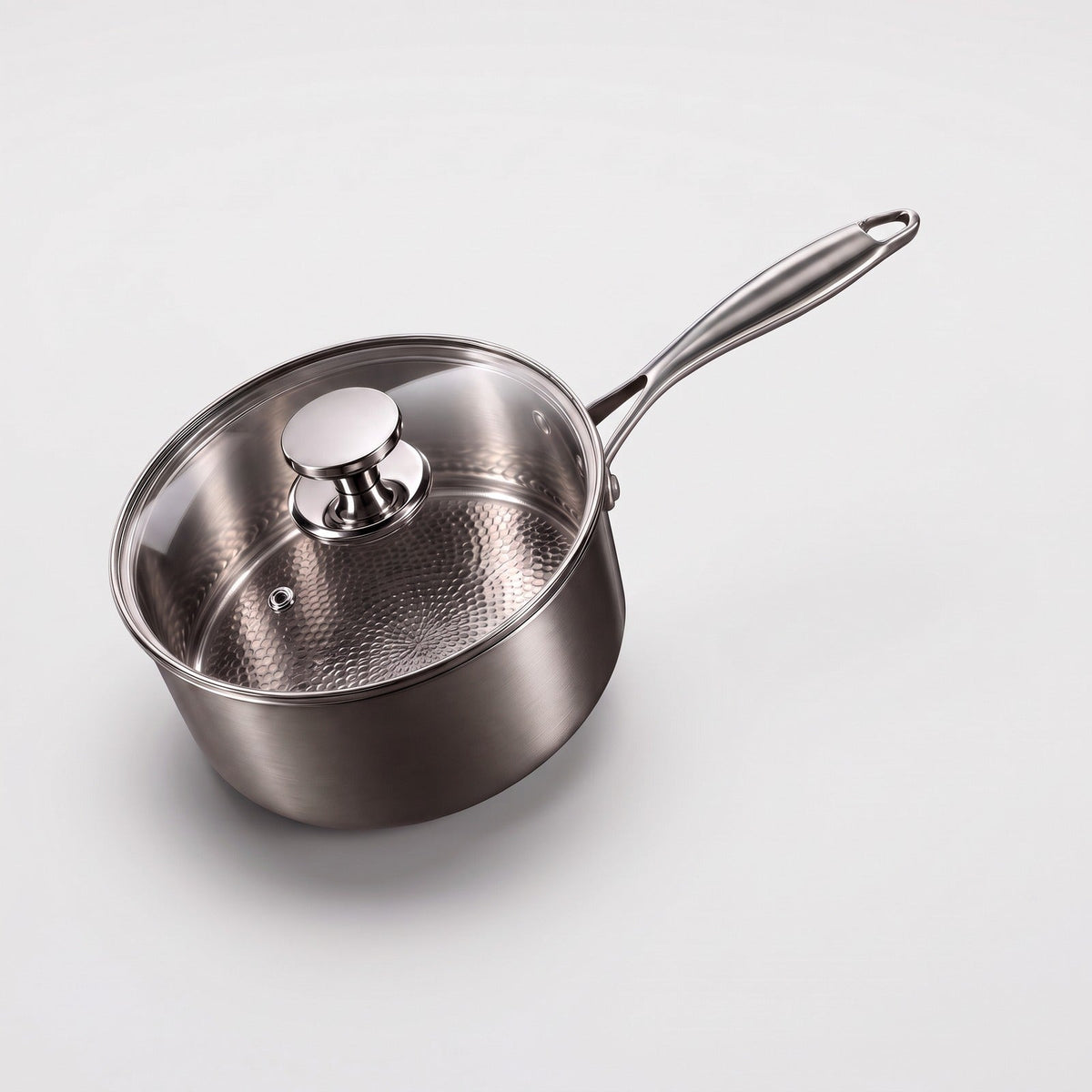 Hatori Kōmyō 光明 Series – Titanium Saucepan with Lid, on light grey