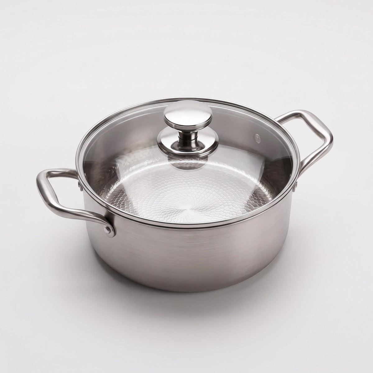 Hatori Kōmyō 光明 Series – Titanium Cooking Pot with Lid, on light grey