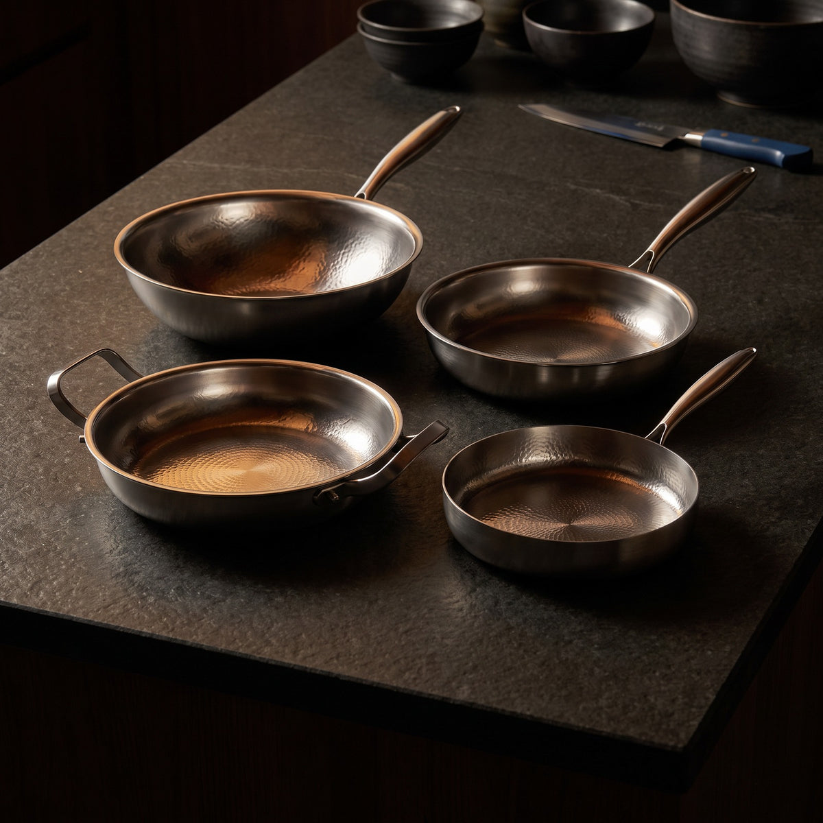 Hatori Kōmyō 光明 Series – Family Set, 4 Pans and Utensils, on the counter