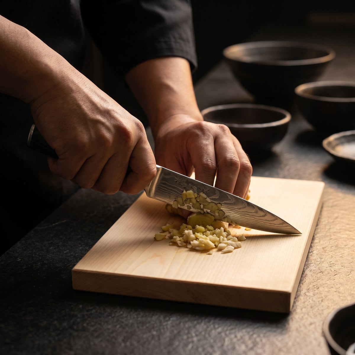 Hatori Mori 森 Series – Utility Knife 8 cm, in use