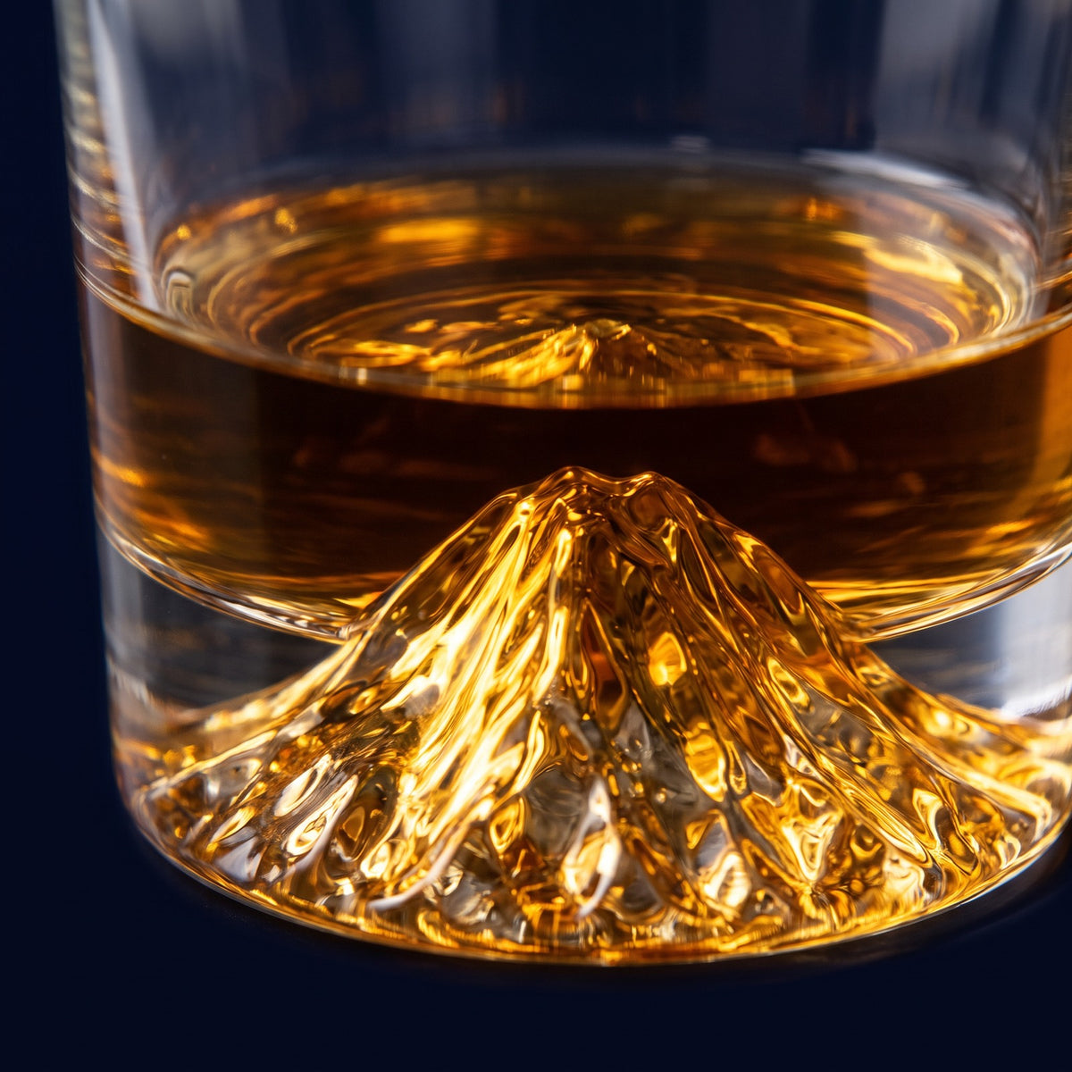 Hatori Fuji 富士 Series – Whisky Glass, Golden Peak, close-up