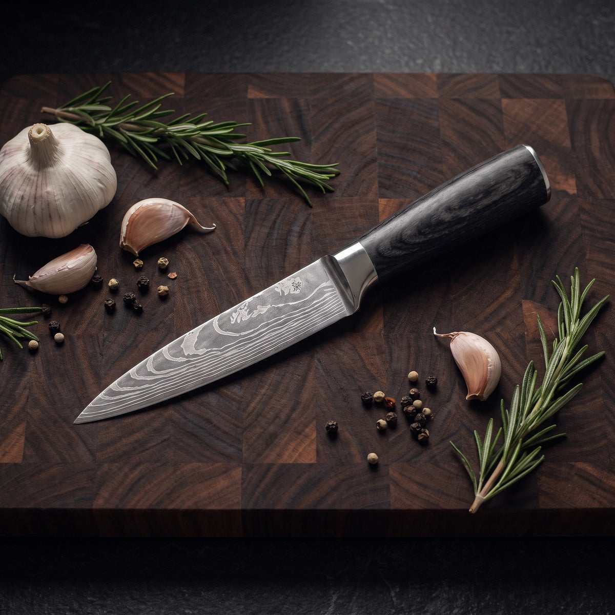 Hatori Mori 森 Series – Utility Knife 8 cm, on a board