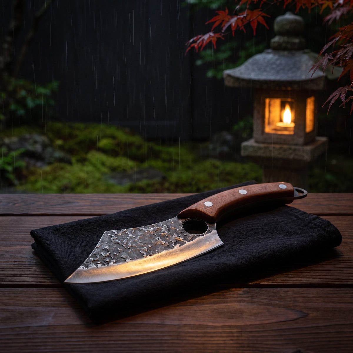 Hatori Kiba 牙 Series – Forged Ring Knife 16 cm, Rosewood, in the garden