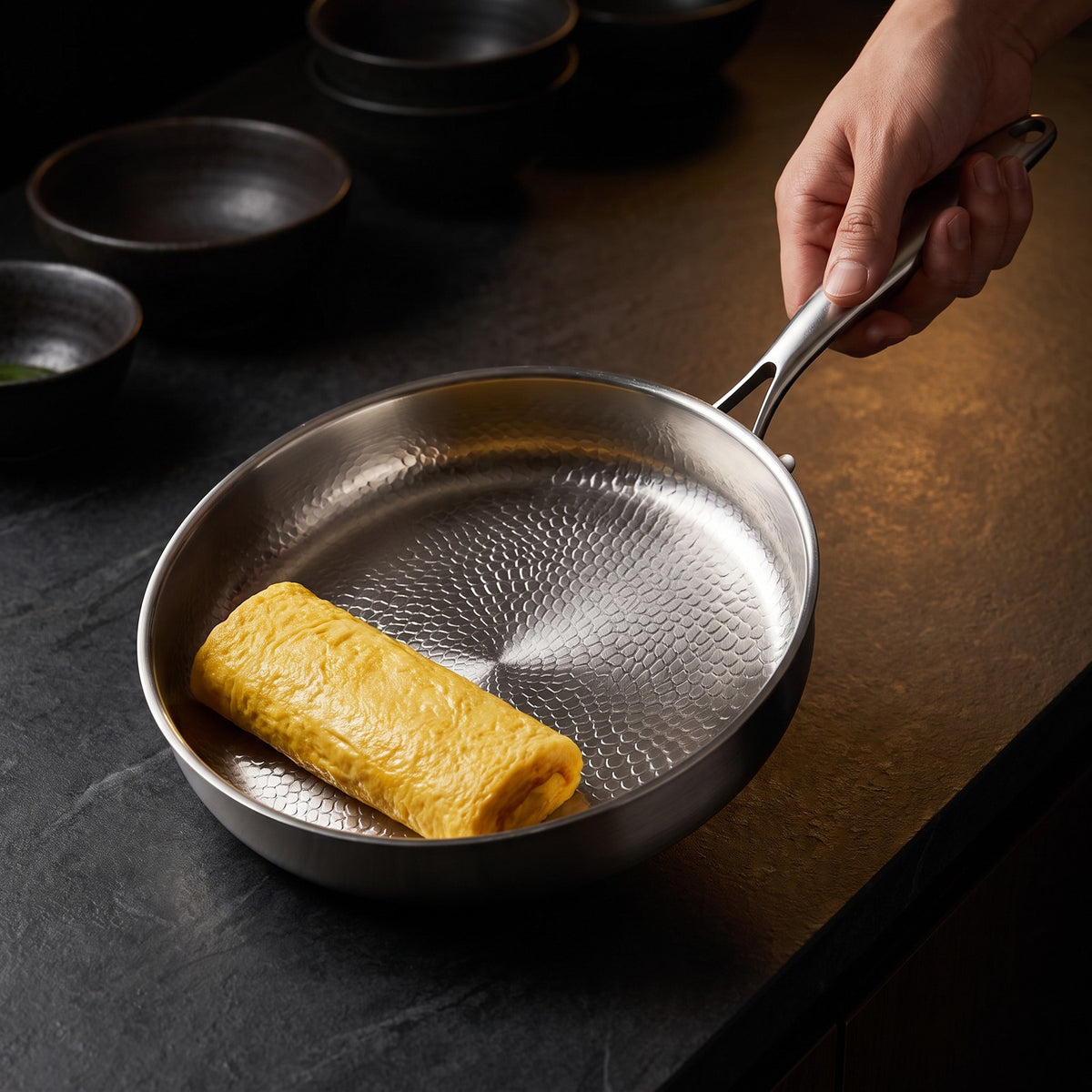 Hatori Kōmyō 光明 Series – Hammered High-Wall Titanium Pan, food release