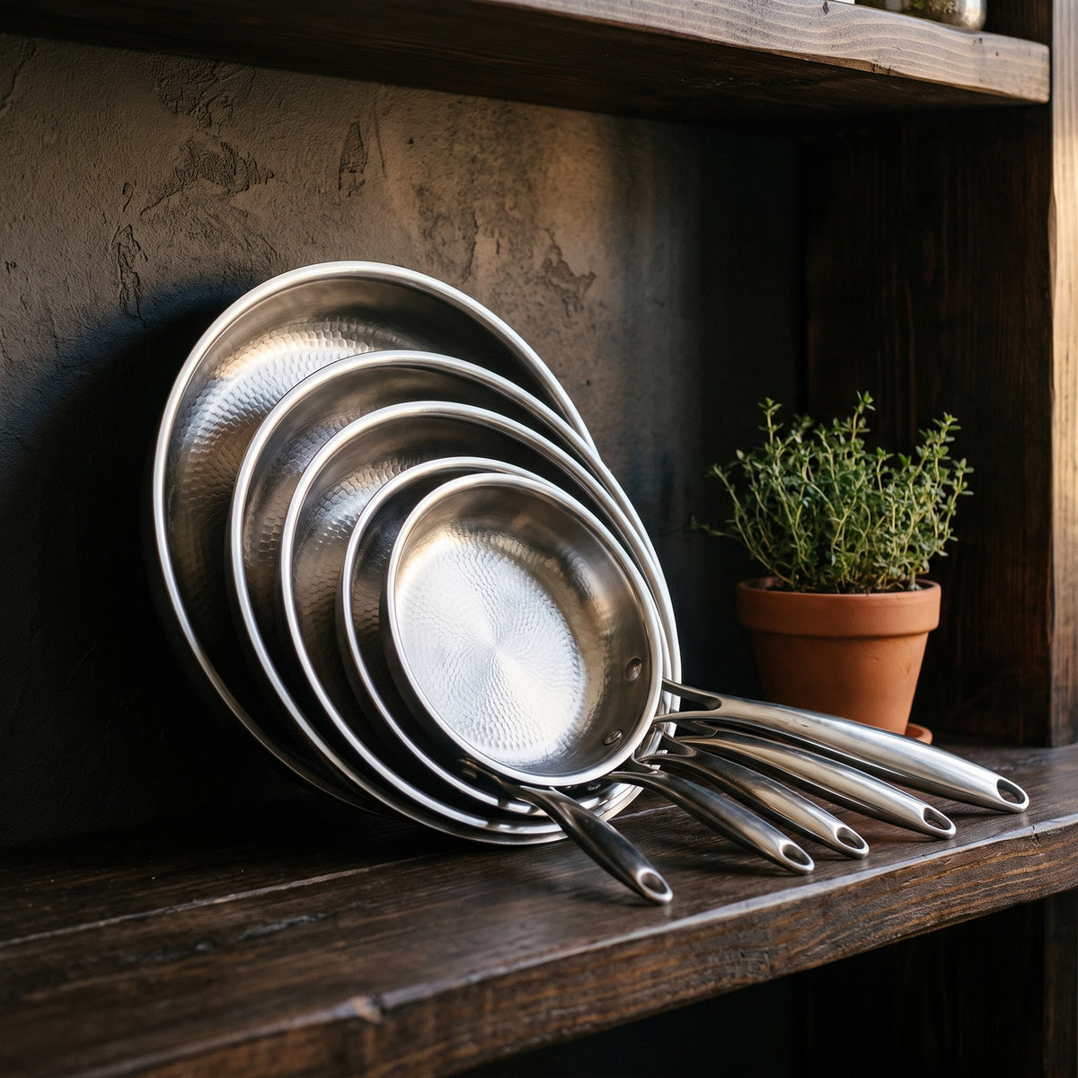 Hatori Kōmyō 光明 Series – 5-Pan Set with 2 Lids, on the shelf