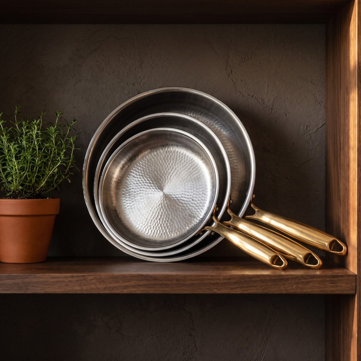 Hatori Kōmyō 光明 Kin 金 Edition – 3-Pan Set, on the shelf