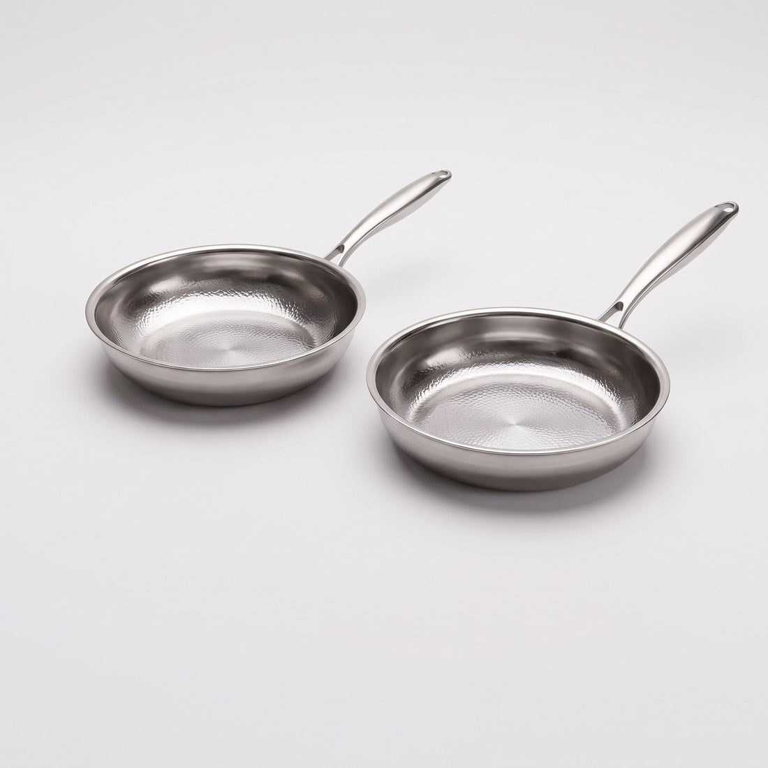 Hatori Kōmyō 光明 Series – Wok and Fry Pan Set with Utensils, on light grey