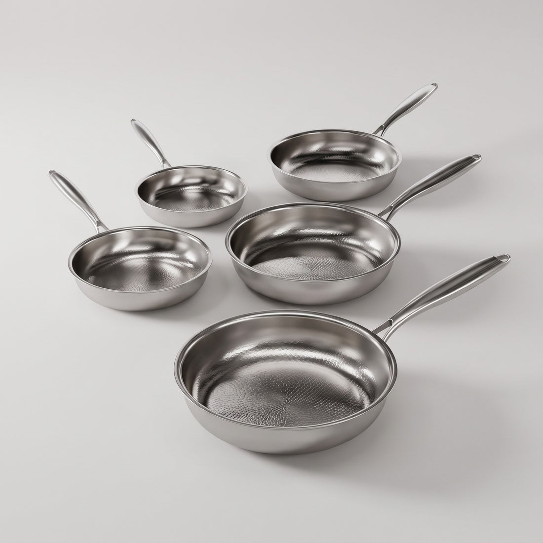 Hatori Kōmyō 光明 Series – 5-Pan Set with 2 Lids, on light grey