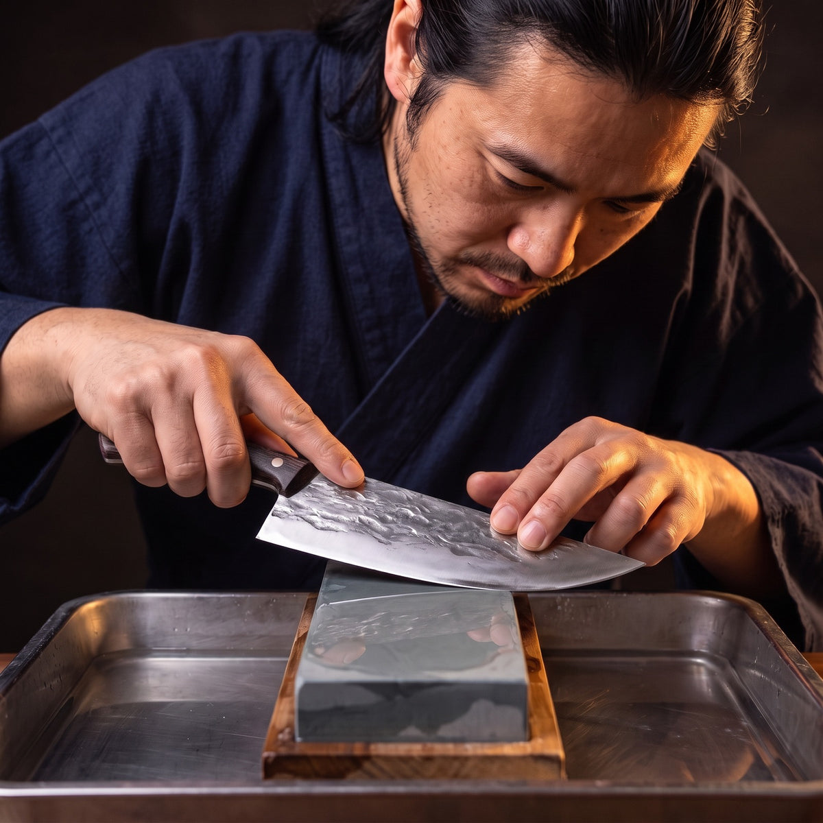 Hatori Kaji 鍛冶 Series – Forged Butcher's Knife XL 21 cm, on the whetstone