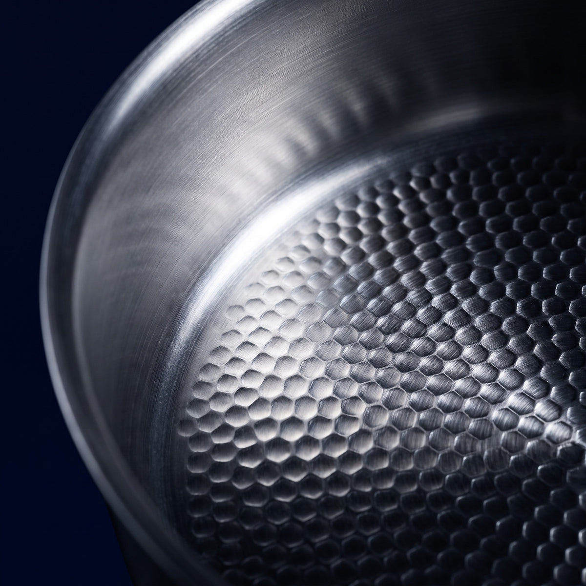 Hatori Kōmyō 光明 Kin 金 Edition – Titanium Saucepan with Lid, close-up