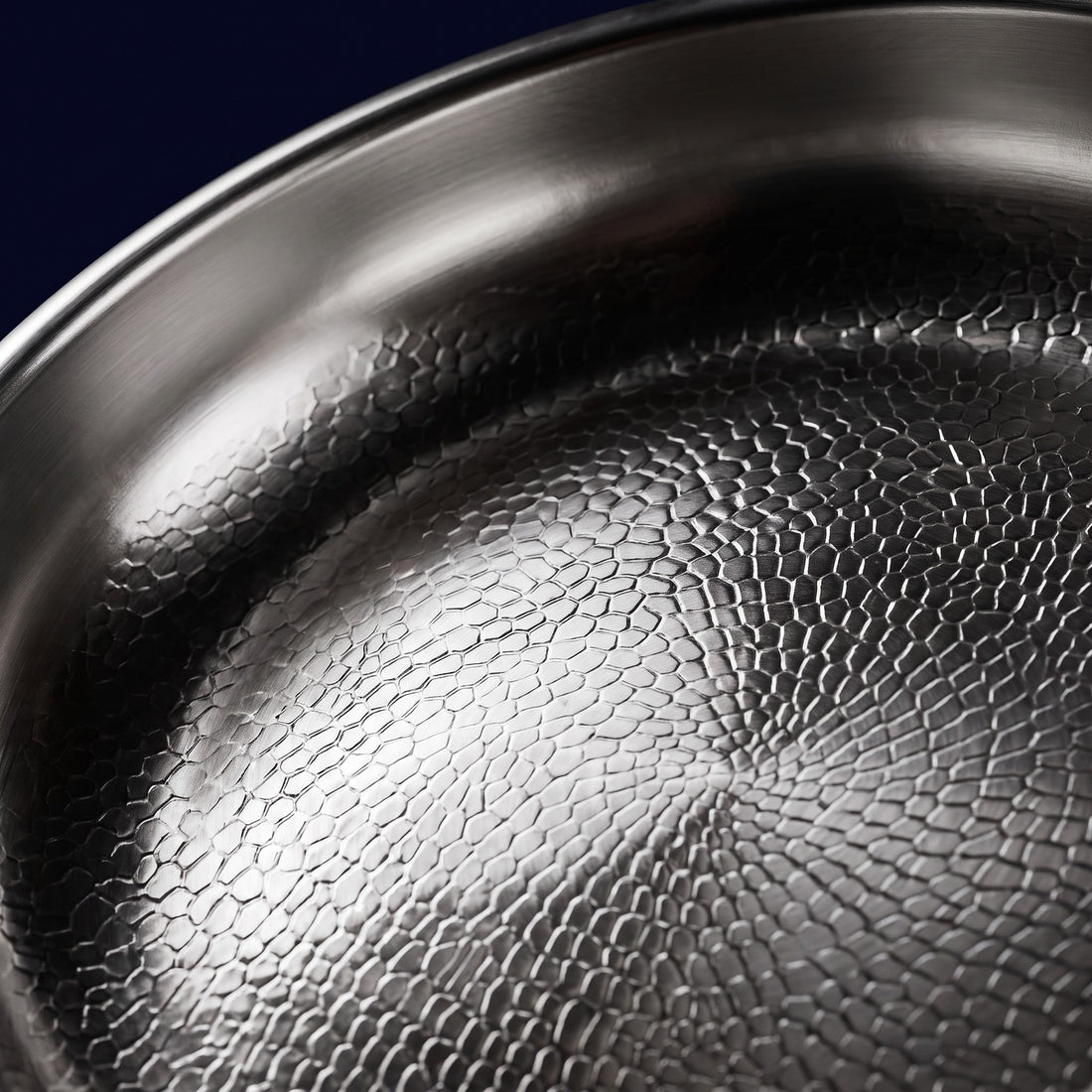 Hatori Kōmyō 光明 Series – Hammered Titanium Pan with Two Handles, close-up