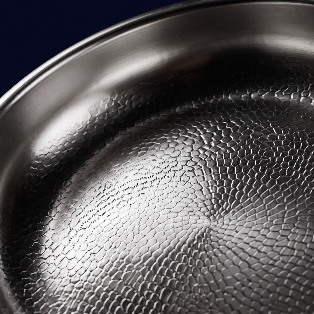Hatori Kōmyō 光明 Series – Hammered Titanium Pan with Two Handles, close-up