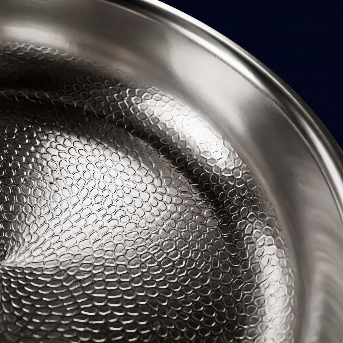 Hatori Kōmyō 光明 Series – Hammered Titanium Pan, close-up