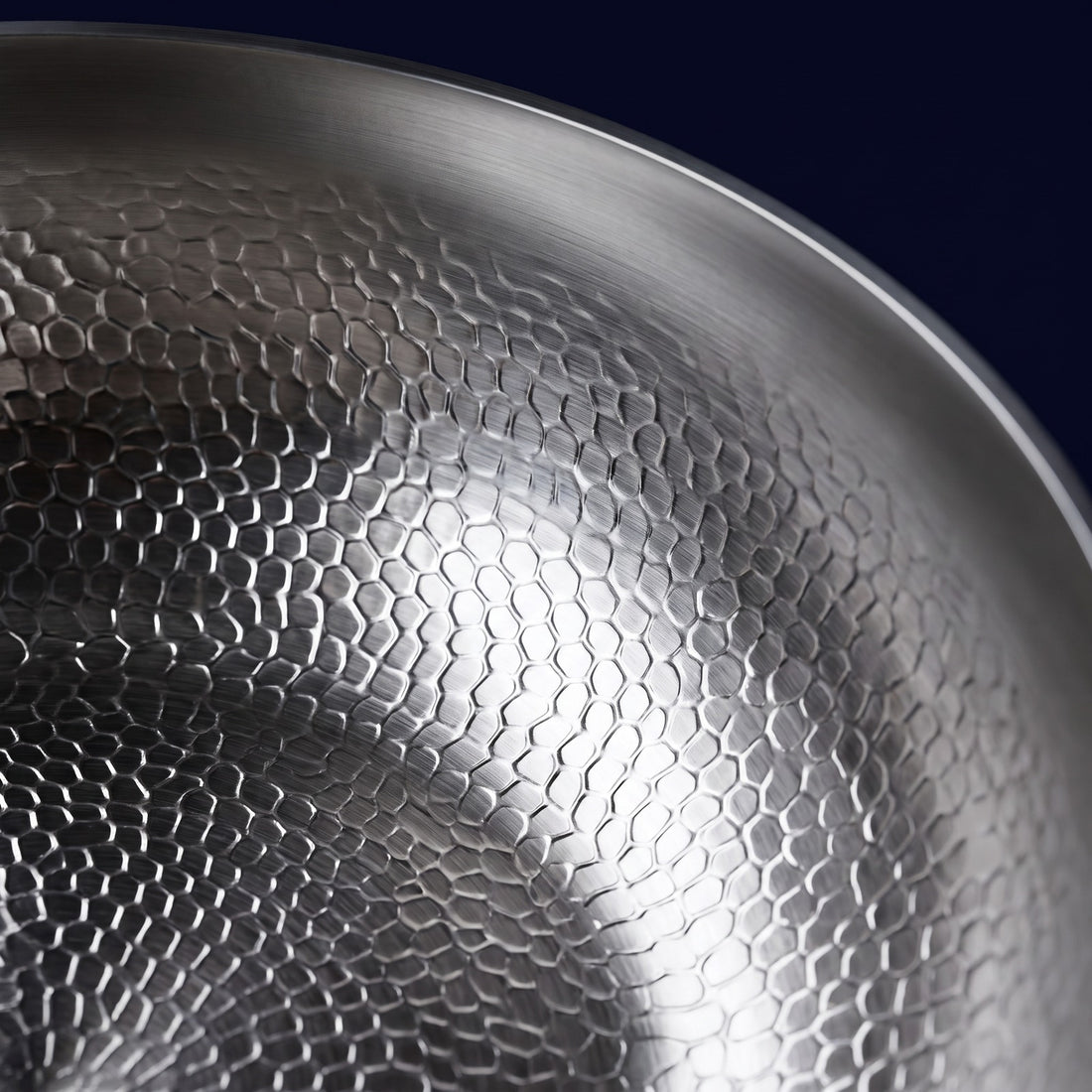 Hatori Kōmyō 光明 Series – Hammered Deep Titanium Pot, close-up