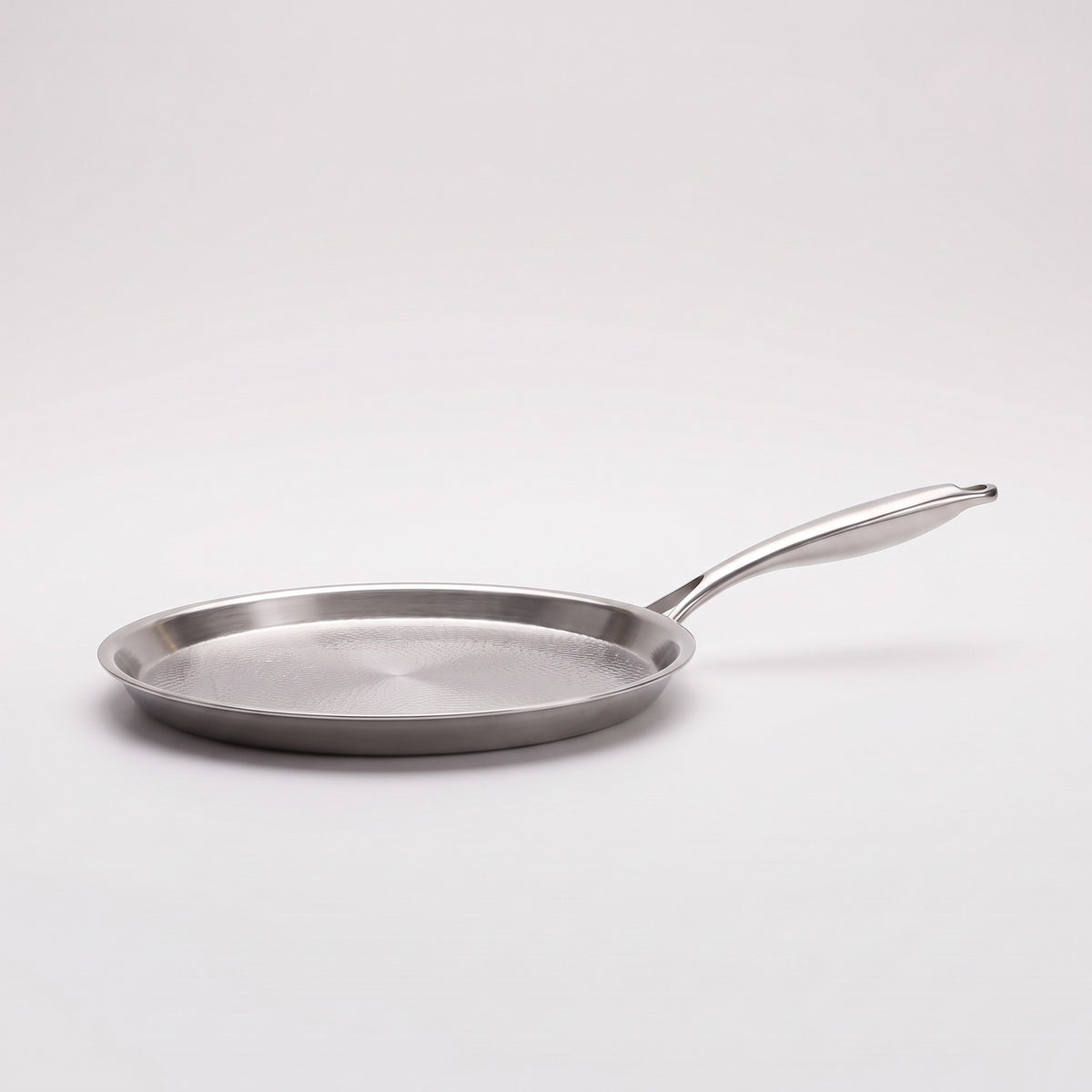 Hatori Kōmyō 光明 Series – Hammered Titanium Crêpe Pan, side view